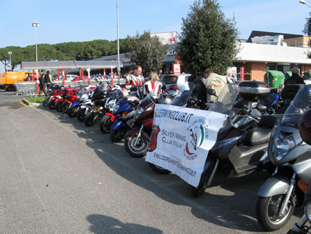 Le moto schierate per l'evento "La Pasqua per un bambino"