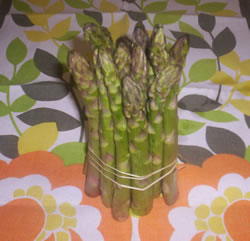 Gli asparagi pronti per essere lessati