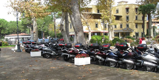 I Silver Wing schierati in piazza a Bolsena